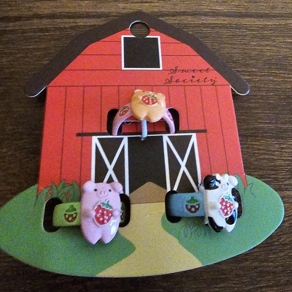 Farm Animals Rings Set Of 3 Cow Pig Bear With Strawberries NEW Sweet Society 7 - Picture 6 of 10